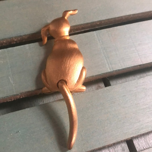 Polished gold tone dog brooch w/moving tail - Picture 2 of 5